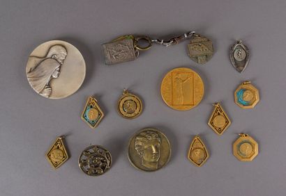 null Lot of civilian medals, some from the 1930s.
