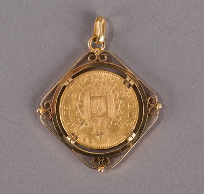 null Pendant 20 francs gold coin, diamond-shaped setting with scroll decoration 10...