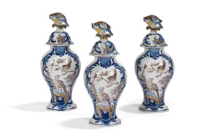 null DELFT

Set of five earthenware vases consisting of three covered baluster vases...
