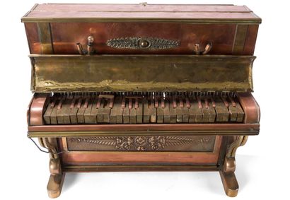 null RARE PIANO

Master work in copper and brass. Electrified.

Around 1900.

H.:...
