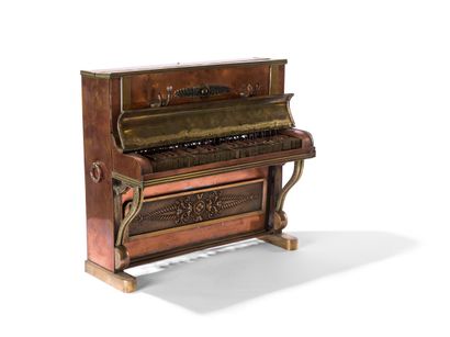 null RARE PIANO

Master work in copper and brass. Electrified.

Around 1900.

H.:...