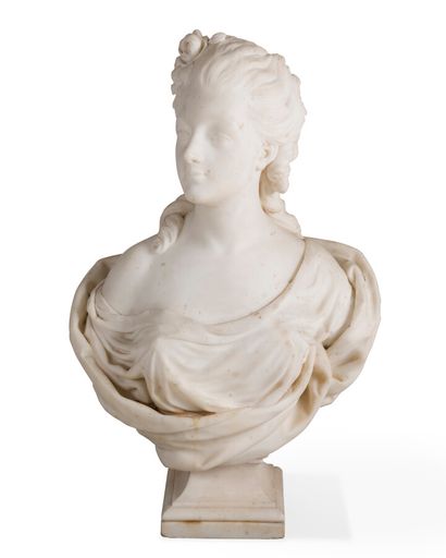 null BUST IN WHITE MARBLE

of the Princess of Lamballe.

19th century.

Height: 80...