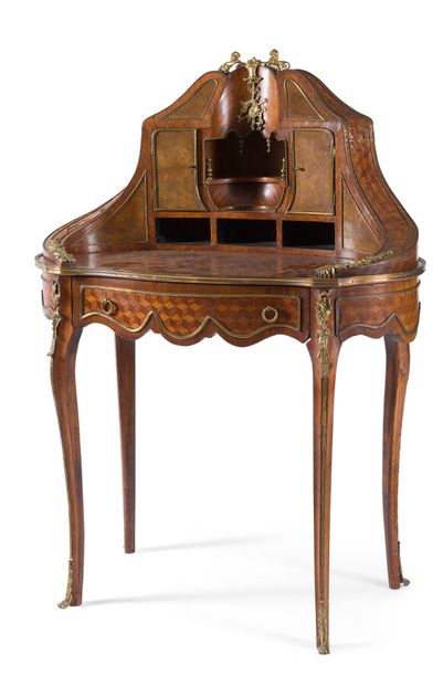 null DESK IN MARQUETRY OF CUBES WITHOUT BOTTOM

oval shape, opening to four drawers...