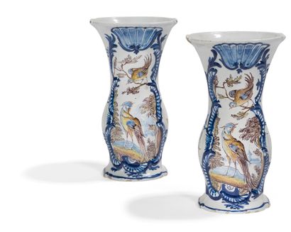 null DELFT

Set of five earthenware vases consisting of three covered baluster vases...