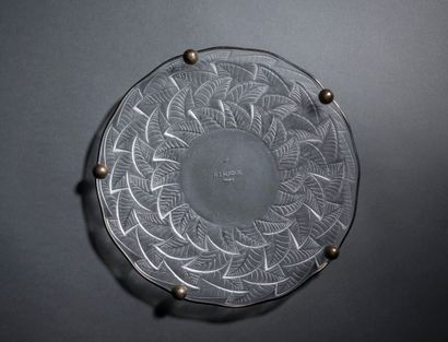 null René LALIQUE (1860-1945) 

Ormeaux N°2, model created in [1931].

Flat bowl...