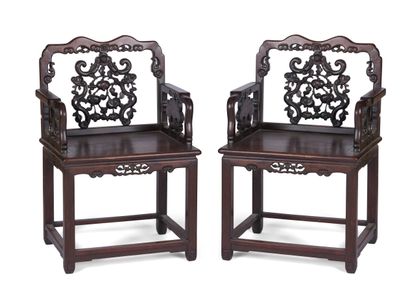 null EXOTIC WOOD CARVED TABLE AND ARMCHAIR

South China, 20th century.

Decorated...
