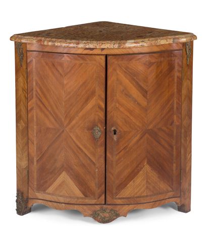null SATINWOOD CORNER CABINET

opening with two leaves, top of breche d'Alep marble...