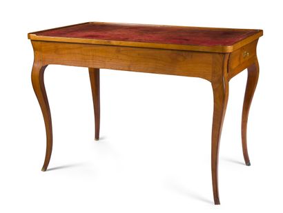 null RECTANGULAR TABLE IN CHERRY WOOD

the top with edge and the belt opening to...