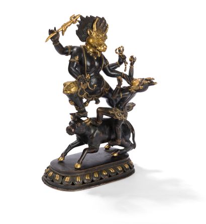 null STATUE DE YAMA DHARMARAJA ET CHAMUNDA EN BRONZE PARTIELLEMENT DORE 

Sino-Tibetain,...