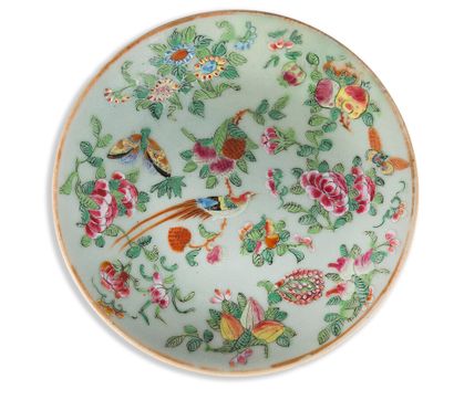 null PAIR OF SMALL PORCELAIN PLATES

China, late 19th century.

Decorated with birds,...