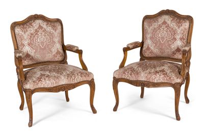 null PAIR OF ARMCHAIRS IN BEECH WOOD, MOULDED AND CARVED

decorated with pomegranates...