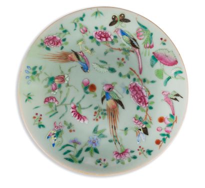 null PAIR OF SMALL PORCELAIN PLATES

China, late 19th century.

Decorated with birds,...