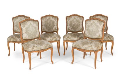 null SUITE OF SIX CHAIRS IN MOULDED AND CARVED OAK

decorated with shells, flowers...