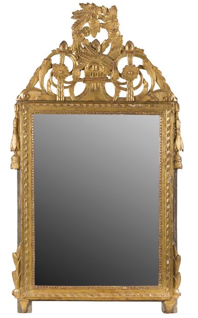 null GILDED WOOD MIRROR WITH OPENWORK PEDIMENT

decorated with wheat sheaves, foliage...