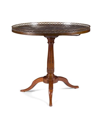 null MAHOGANY GUERIDON, MOULDED AND CARVED

the tilting top with grey marble Sainte...