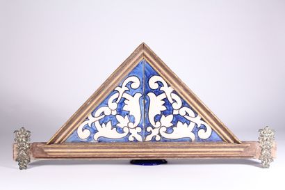 null Element of ornamentation of triangular form, earthenware tile with stylized...