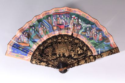 null Lacquered wood fan with gilded decoration of palace scenes, the plume with painted...