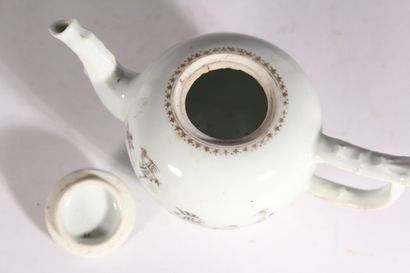 null Théière en porcelaine, décor en gisaille d'échassiers

Chine, XIXème/XXème siècle...