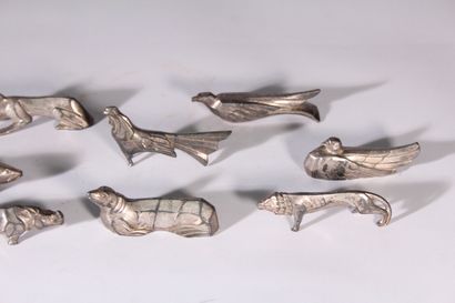 null Twelve zoomorphic silver plated knife holders in the Sandoz style

Circa 1920

(Missing...