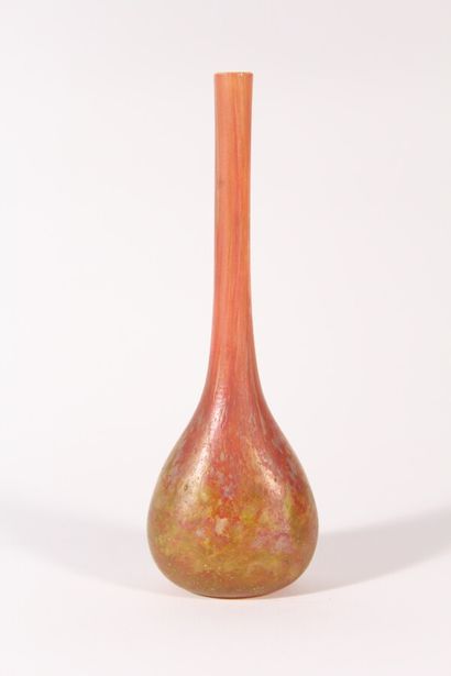 null Daum Nancy

A miniature soliflore vase with globular body and tubular neck in...