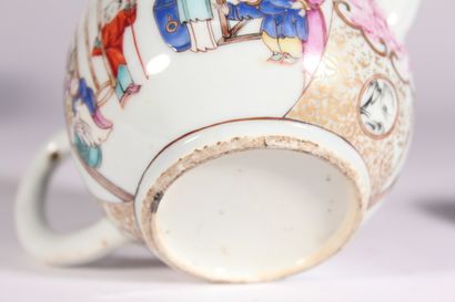 null Porcelain teapot with polychrome decoration of interior scenes 

China, 20th...