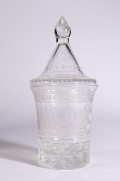 null A set of 19th century glassware including :

- a small blown glass cup on foot...