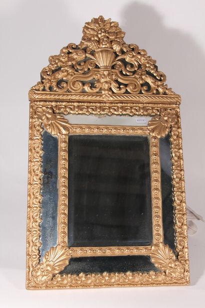 null Small mirror with embossed brass doors decorated with fruit vases and foliage

20th...