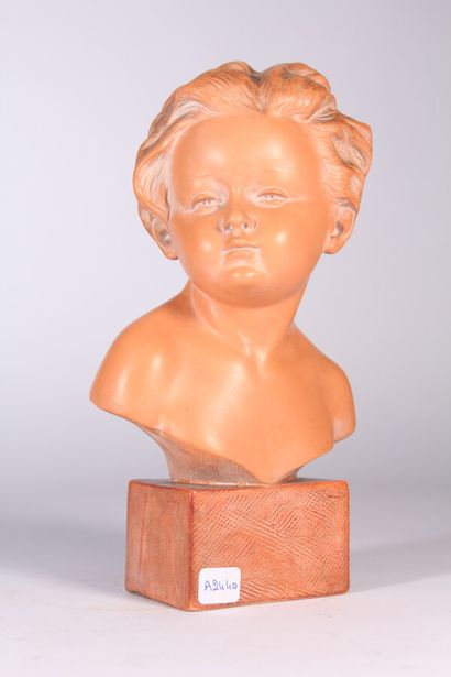 null D'après GORI

"Buste d'enfant"

Sujet en terre cuite 

H. : 25 cm

(Socle cassé...