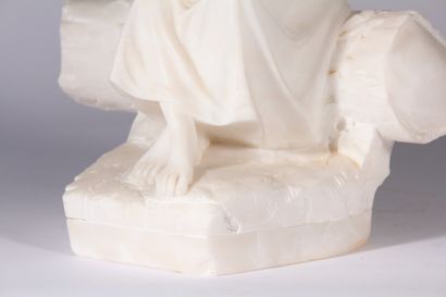 null Sujet en marbre sculpté 

"La lecture"

Circa 1900 

H. 39,5 cm, l. 31 cm