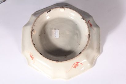 null Porcelain bowl on heel with polychrome decoration

China, late 19th century...