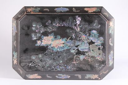 null Lacquered wood and mother-of-pearl inlay sewing box with Far Eastern decoration...