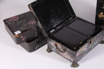 null 
Small lacquered wood and mother-of-pearl inlay box, Far Eastern decoration...