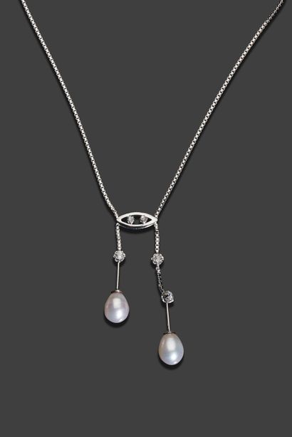 null Neglected necklace in white gold: the chain in Venetian mesh holding an almond-shaped...