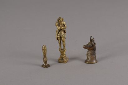 null Trois cachets en bronze du XIXème siècle : un fuselé, un en forme de tête de...