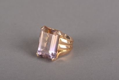 null Ring in yellow gold 750 thousandth set with an important ametrine of rectangular...