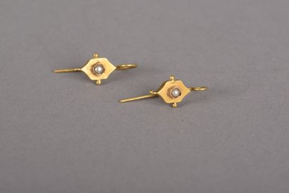 null Upper part of a pair of earrings in yellow gold 750 thousandths with hexagonal...
