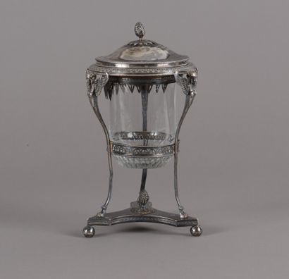 null Sugar bowl in silver 950 thousandths Paris 1798 -1809, it poses on three feet...