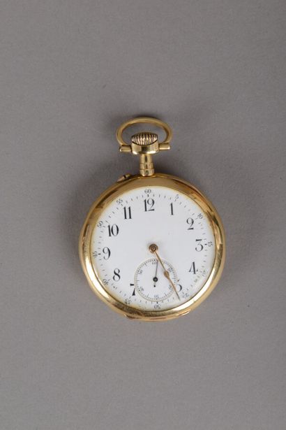 null Pocket watch in yellow gold 750 thousandth, plain back, white enamelled dial,...