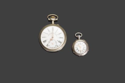 null A silver collar watch 800 thousandths, chased back with floral decoration vermeillé,...