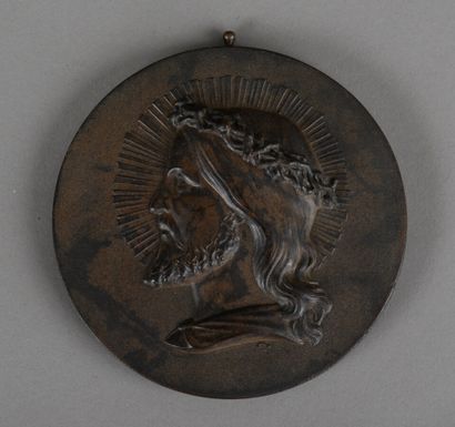 null Three round medallions in hardened wood: Portrait in relief of Pius IX, brass...