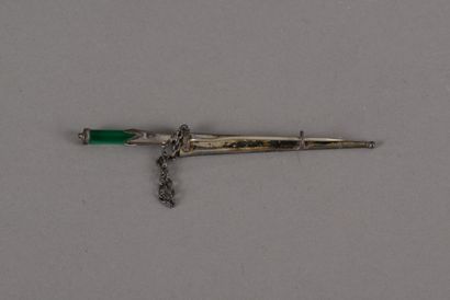 null Vendetta brooch in chased silver, the handle in green glass, gross weight 4,4...