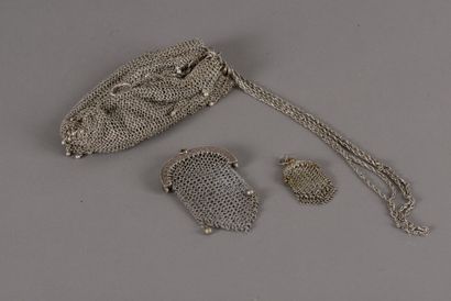 null A purse and a purse in silver net 800 thousandths, the doubled purse, gross...