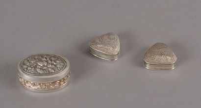 null Three boxes with pills in foreign silver: one oval in silver 800 thousandths...