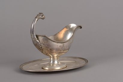 null Sauceboat helmet in silver 950 thousandths Paris 1798-1809, posing on an oval...