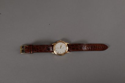 null Longines, montre bracelet d'homme des années 60, boîtier rond en or jaune 750...