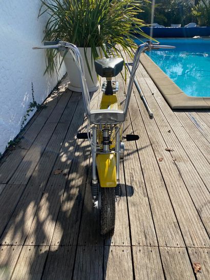 null 
MOTOBECANE Mobyx type X7 moped yellow CL, 1 seat from 01/10/1973 serial number...