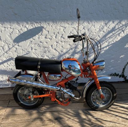 null 
BENELLI type Dynamo cyclomoteur CL orange et chromes, 2 places du 24/01/1973...