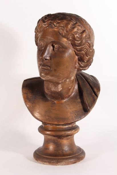 null Buste de jeune homme à l'Antique

Sujet en plâtre doré

XIXème siècle

H.: 46...