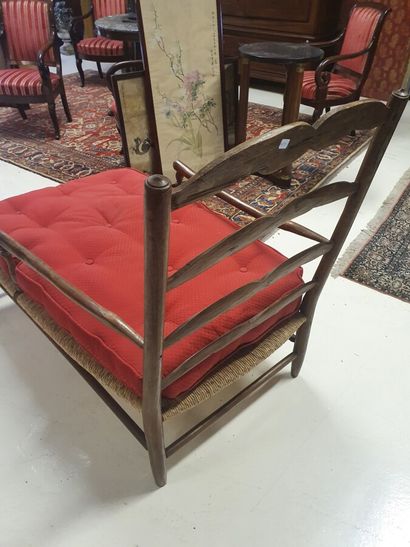 null Chaise longue provençale en bois naturel, assise paillée

XIXème siècle

H.:...