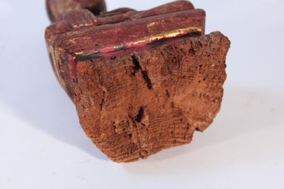 null Divinité en bois laqué et partiellement doré 

H.: 28 cm, L.: 13 cm
